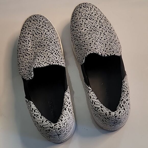Vince Warren Knit Animal Print Slip Ons - Picture 8 of 13